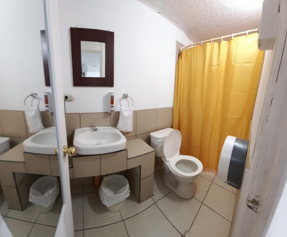 Global Airport Inn Free Shuttle Guatemala City Exterior photo